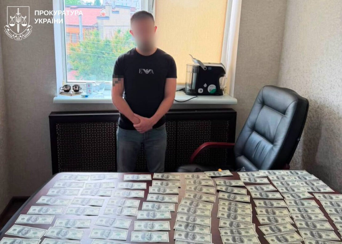 Житель Харківщини вимагав у військового хабар за переведення до тилу