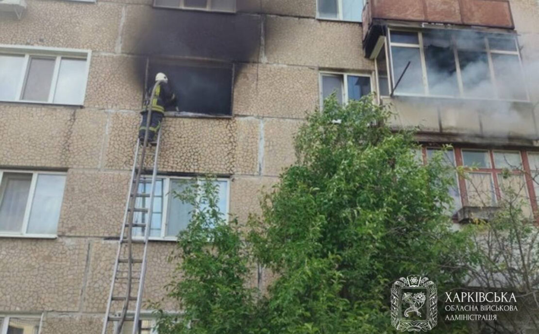 На Харківщині перехожі врятували дитину з палаючої квартири