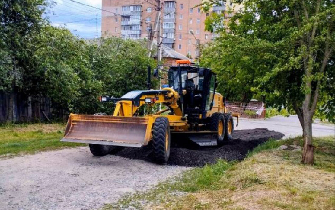 У Харкові впорядковують ґрунтові дороги