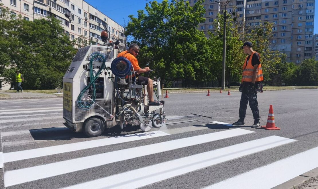 У Харкові оновлюють дорожню розмітку (фото)