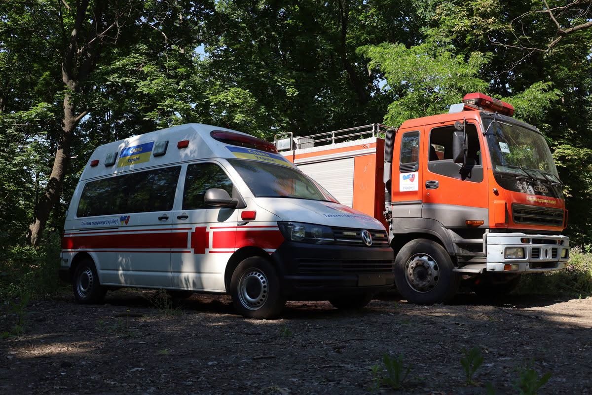 Слобожанські «Скіфи» отримали пожежний автомобіль та швидку від Тайваню