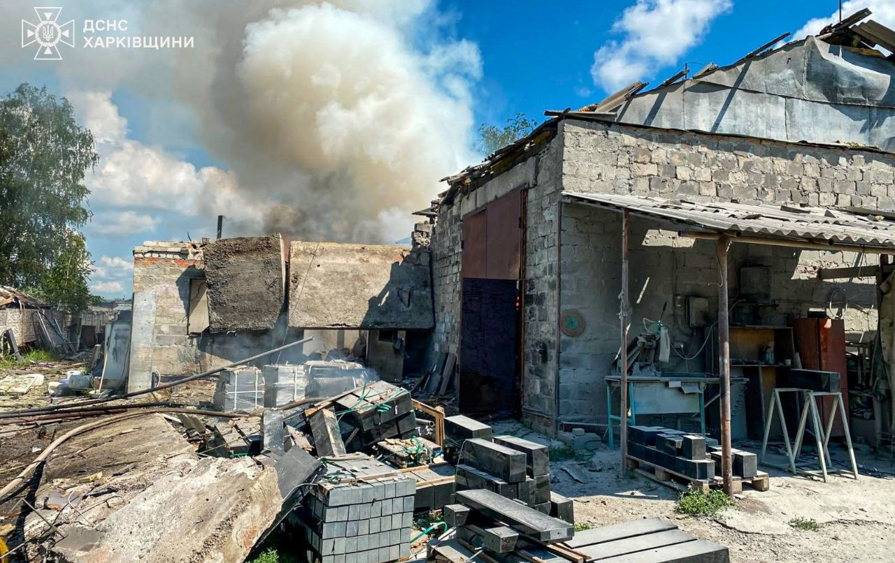 У Чугуєві на Харківщині ліквідували пожежу після обстрілу