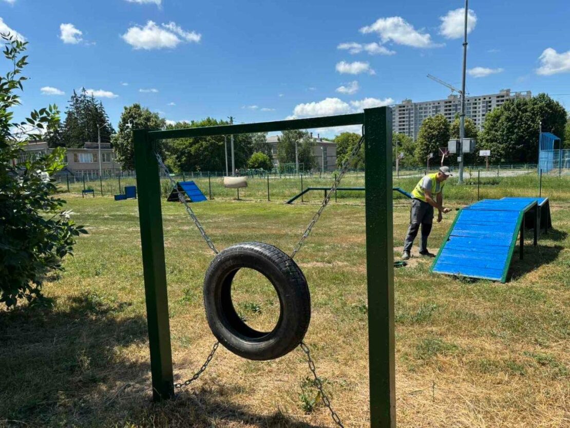 У Харкові впорядковують майданчики для вигулу собак (фото)