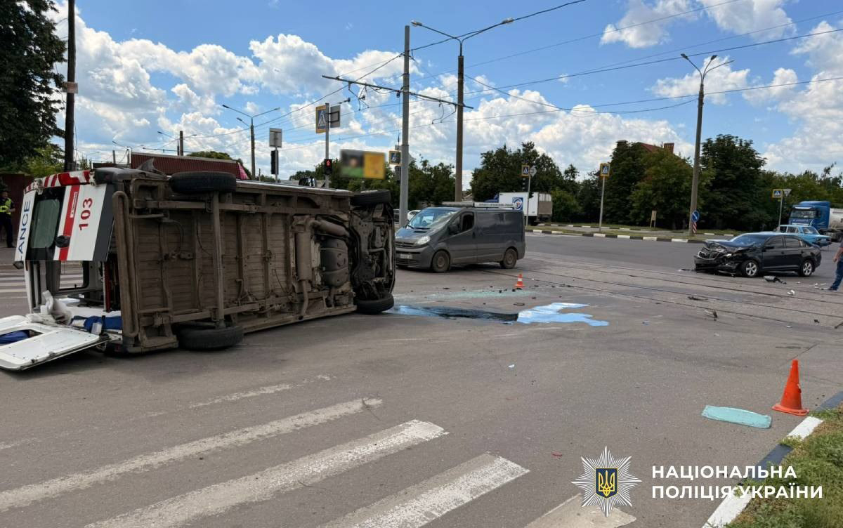 ДТП зі "швидкою" у Харкові: постраждали двоє людей