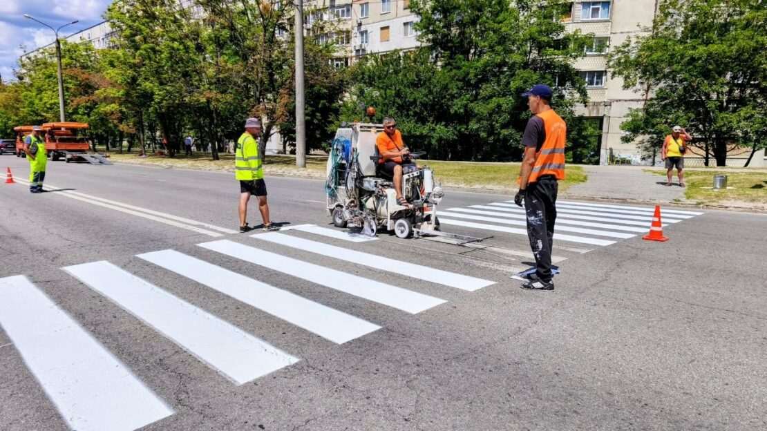 У Харкові оновлюють дорожню розмітку (фото)