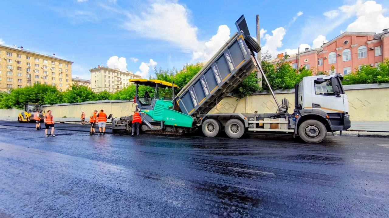 У центрі Харкова завершують ремонт дороги
