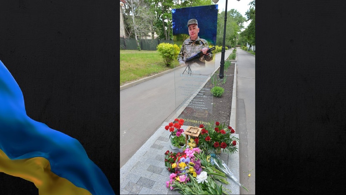 На Алеї Слави в Кулиничах відкрили стелу загиблому захиснику Віталію Ларікову (фото)