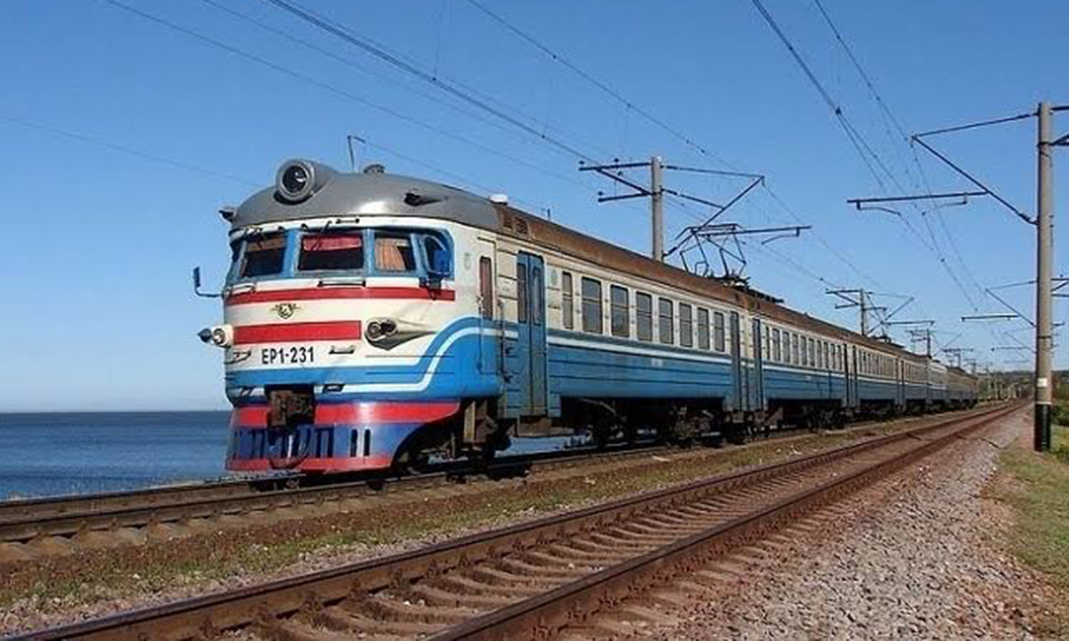Низка поїздів на Харківщині тимчасово обмежили маршрут