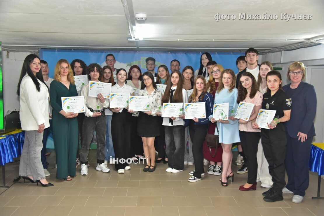У Немишлянському районі відзначили переможців конкурсу «Молода людина року-2026»