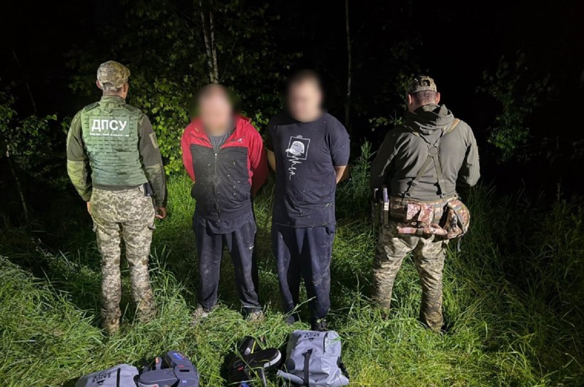 Брати з Харкова намагалися втекти за кордон на акваскутерах