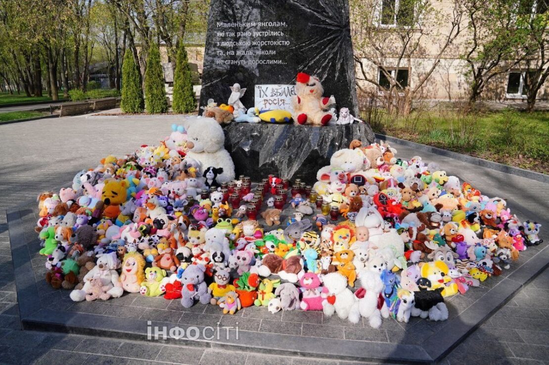 Сьогодні Україна вшановує пам'ять дітей, чиї життя трагічно обірвала війна