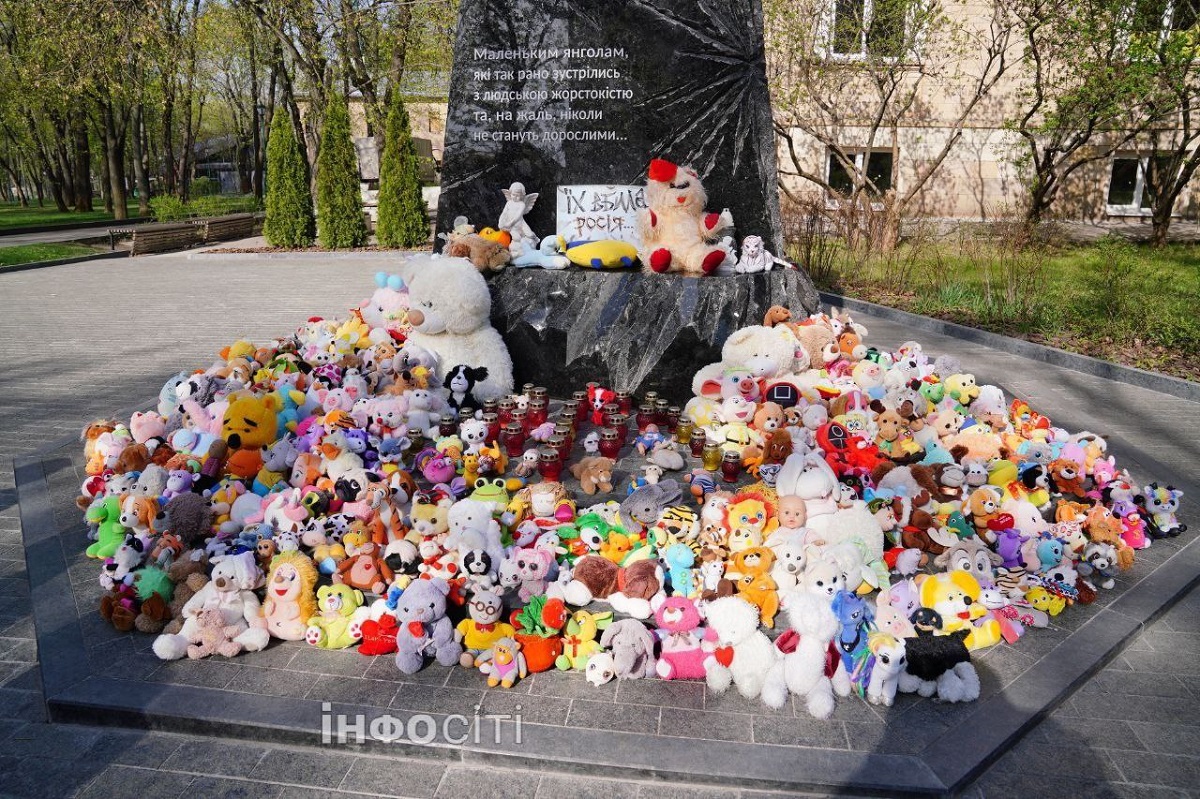 Сьогодні Україна вшановує пам'ять дітей, чиї життя трагічно обірвала війна