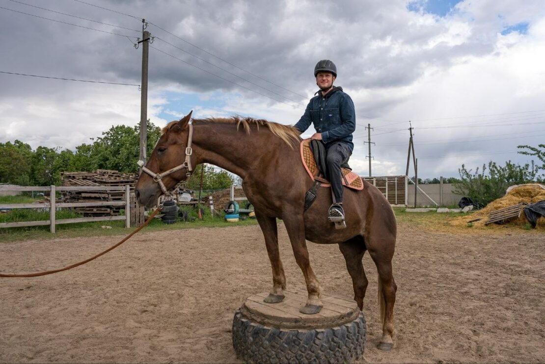 На Харківщині запровадили іпотерапію для військових (фото)