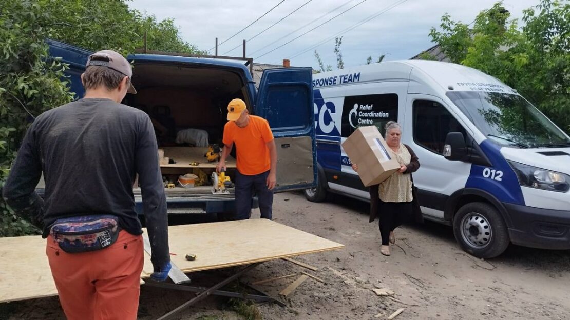 У Холодногірському районі ліквідують наслідки нічного авіаудару (фото)