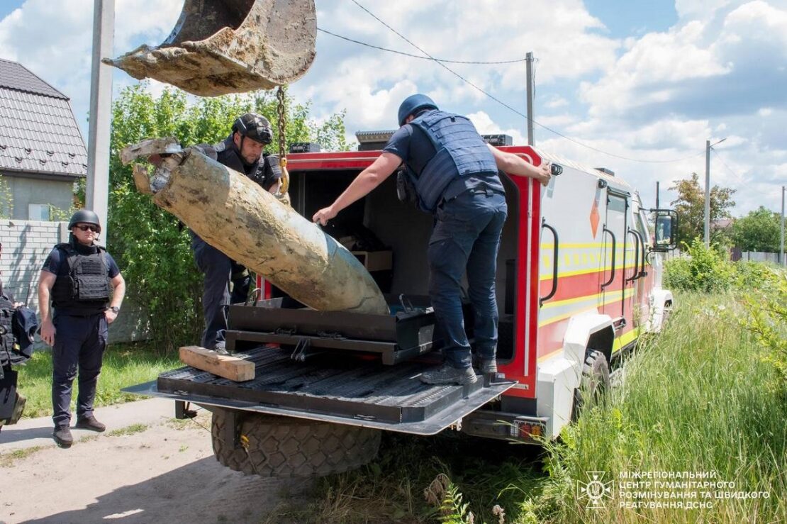 У Дергачах на Харківщині впала та не розірвалася ФАБ-500 (фото)