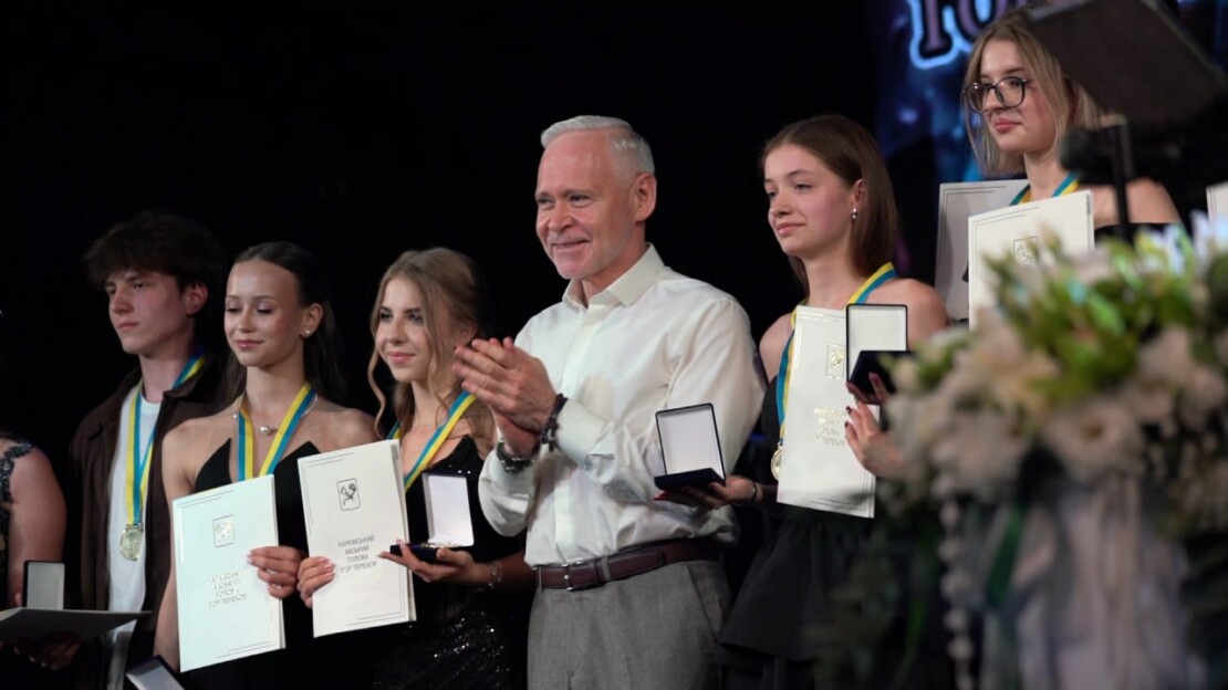 Випускники Шевченківського району попрощалися зі школою