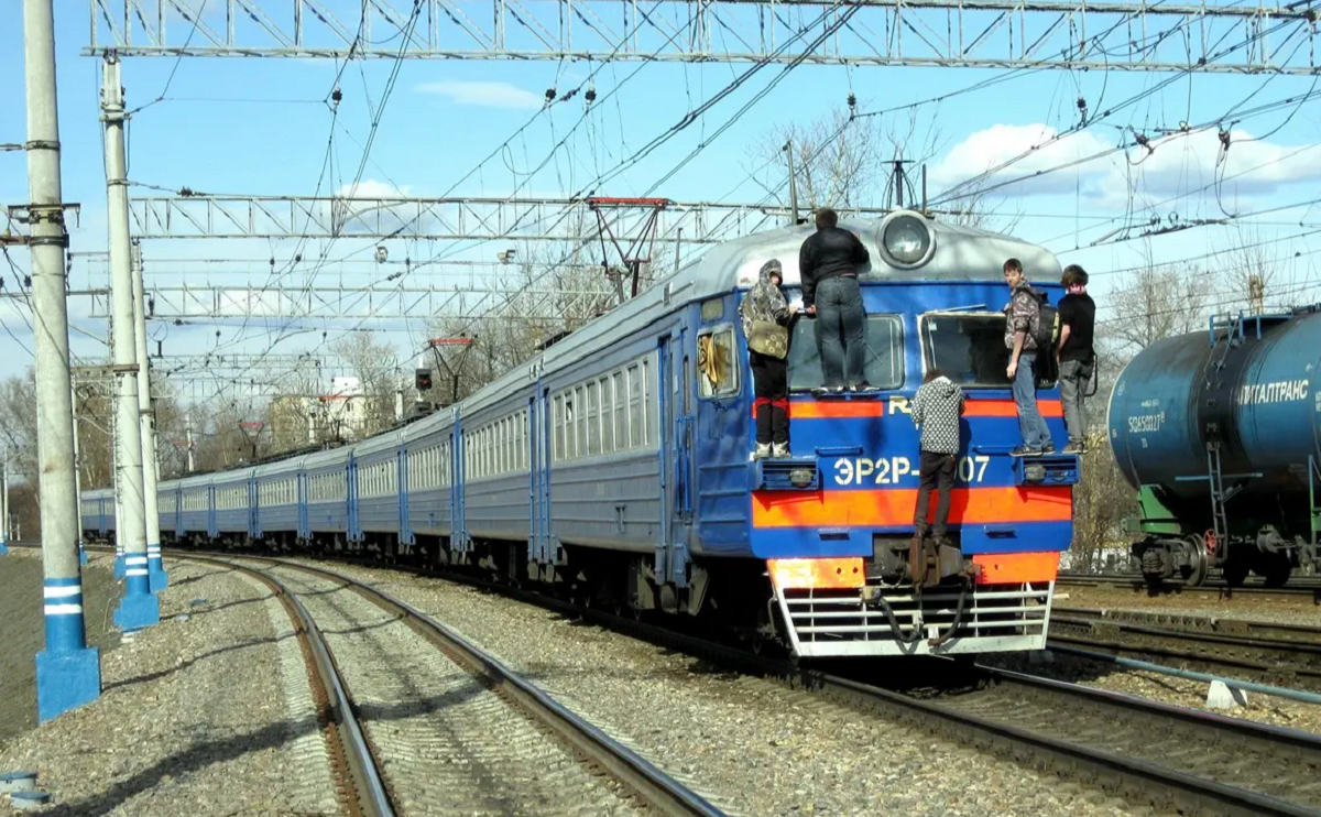 Укрзалізниця попереджає про небезпеку зачепінгу