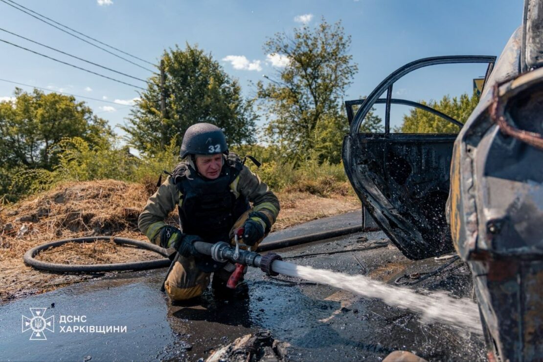 У Харкові ліквідували пожежі після авіаударів (фото)