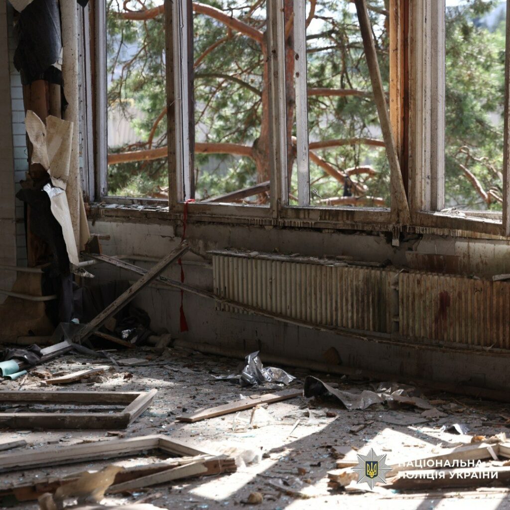 Внаслідок авіаудару в Харкові постраждали восьмеро людей (фото)