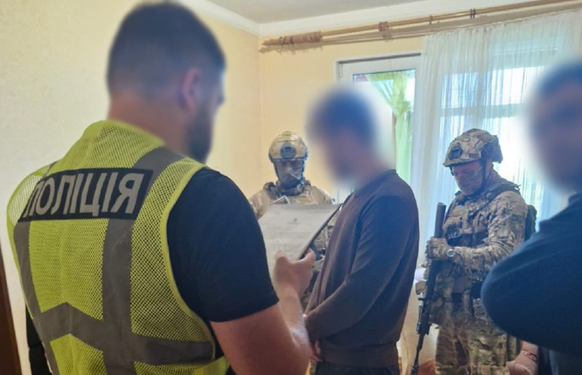 У Харкові чоловік вирощував у себе вдома канабіс