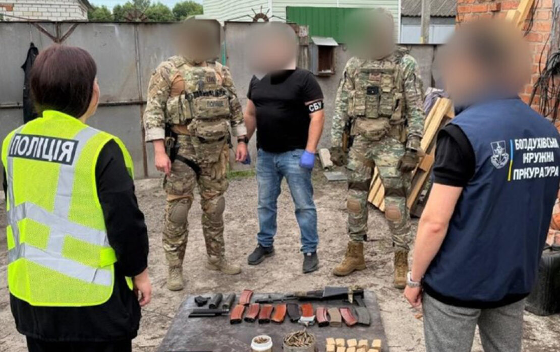 Житель Харківщини незаконно зберігав зброю та боєприпаси (фото)
