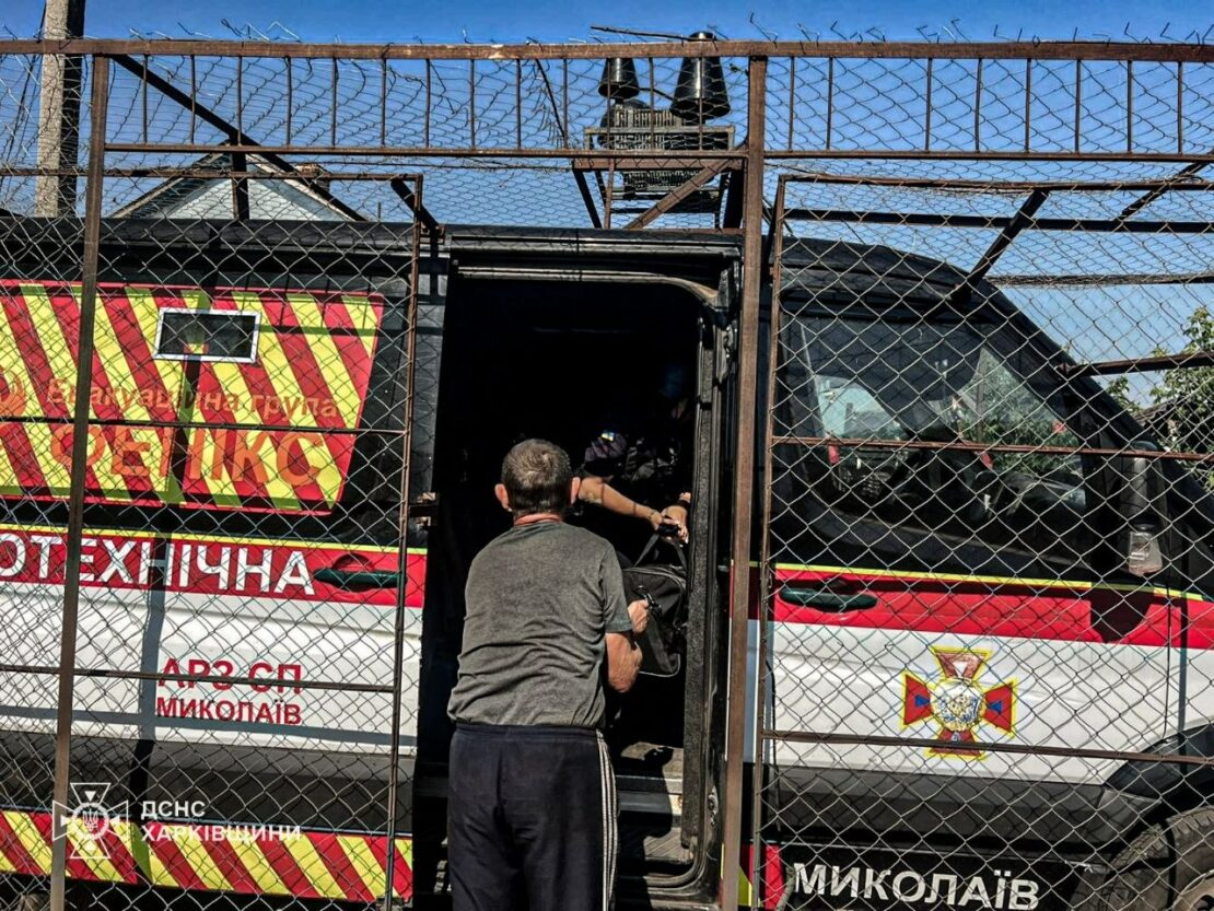 З прифронтової Харківщини евакуювали жінку з тваринами (фото)
