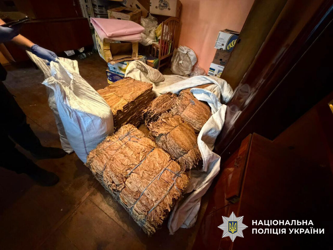 На Харківщині викрили сімейний «бізнес» з продажу контрафактних цигарок (фото)