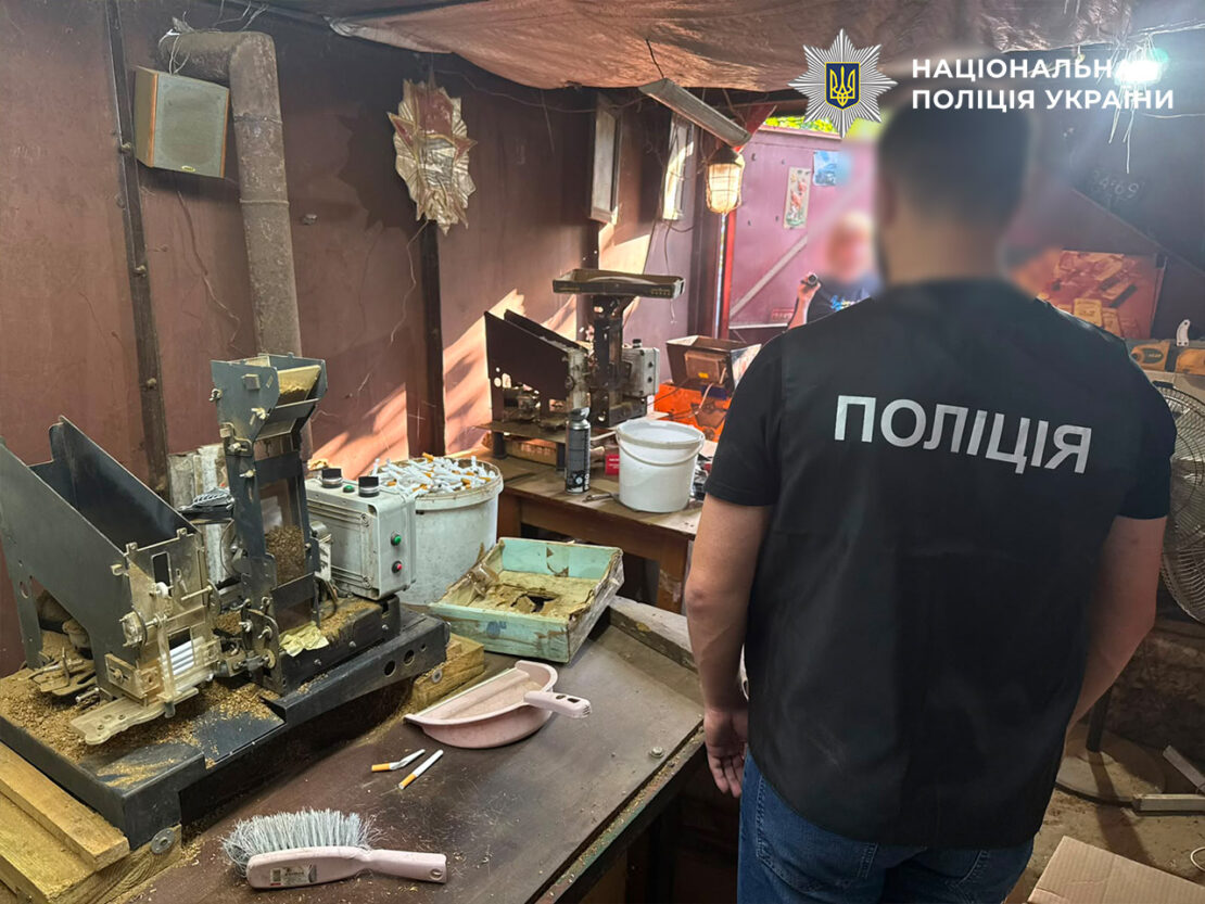 На Харківщині викрили сімейний «бізнес» з продажу контрафактних цигарок (фото)