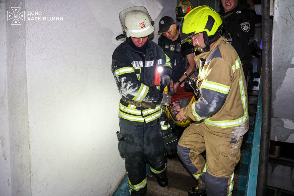 У Харкові під час ліквідації пожежі врятували літню жінку