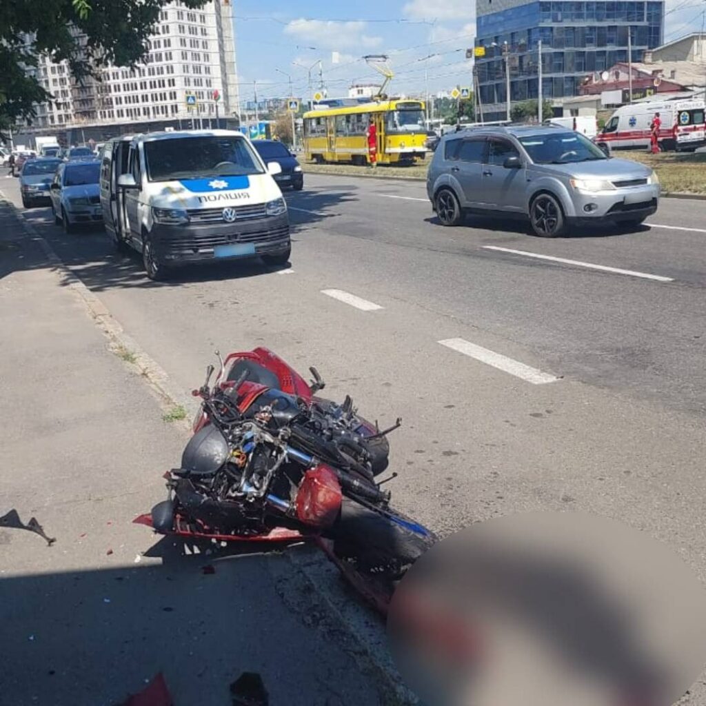 У Харкові сталася смертельна ДТП: загинули двоє людей (фото)
