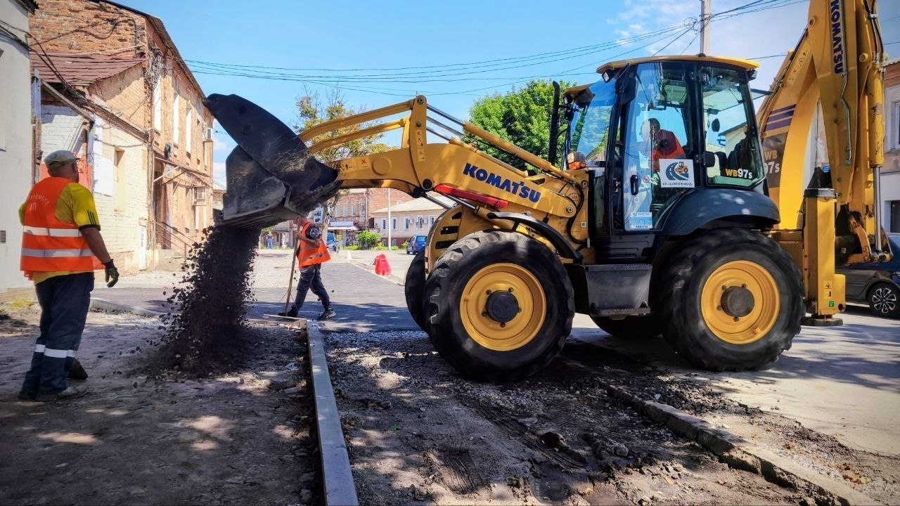 У Холодногірському районі Харкова ремонтують тротуари