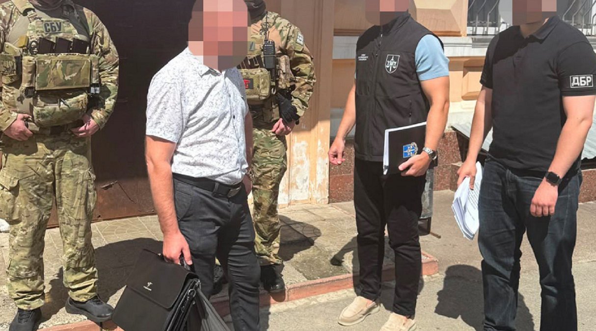 На Харківщині на хабарі викрили голову районного суду