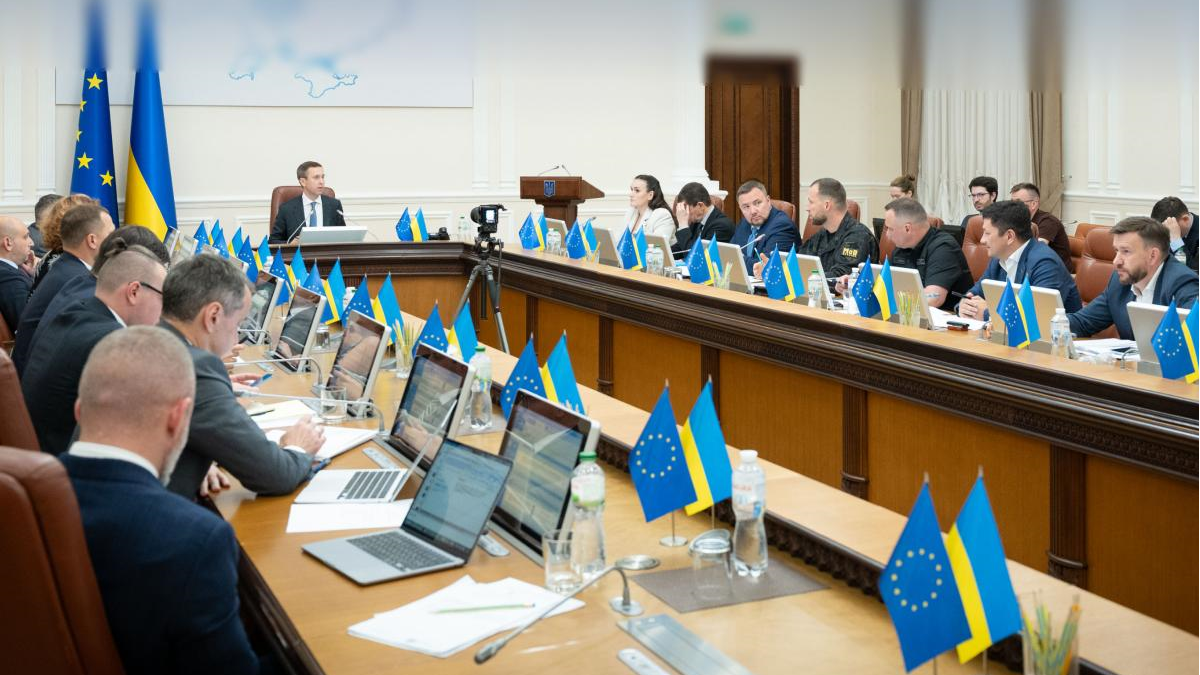 Уяд виділив 1,6 млрд грн на профосвіту, ліцеї та харчування учнів