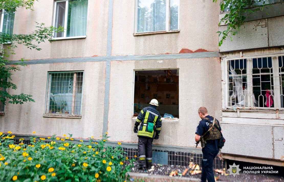 В одній із квартир Харкова стався вибух: постраждала дівчина (фото)
