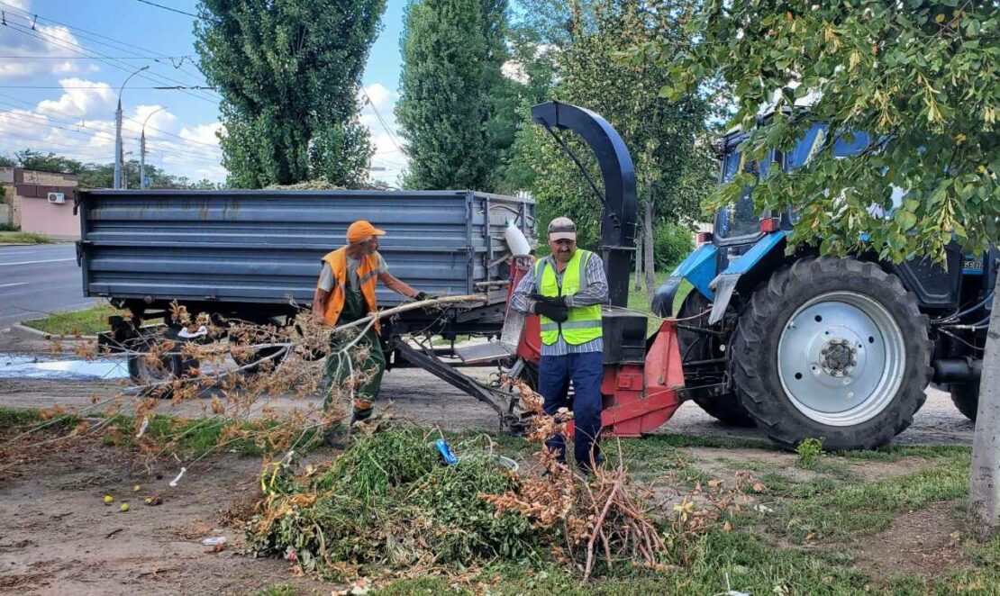 У Харкові комунальники впорядковують приватний сектор (фото)