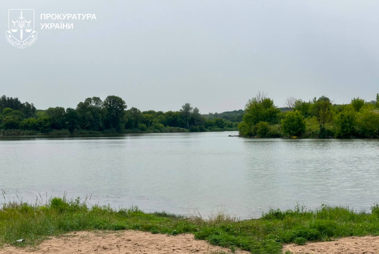 Харківська прокуратура повернула громаді землі біля водойми