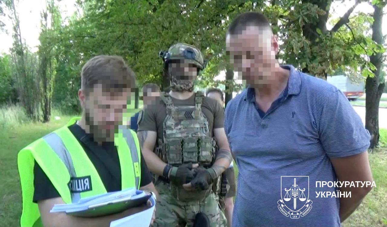 Двоє харків'ян напали на підприємця та викрали понад 50 тисяч доларів