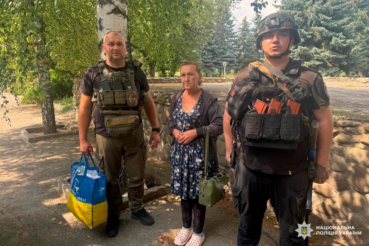 З прифронтової Харківщини евакуювали поранену жінку