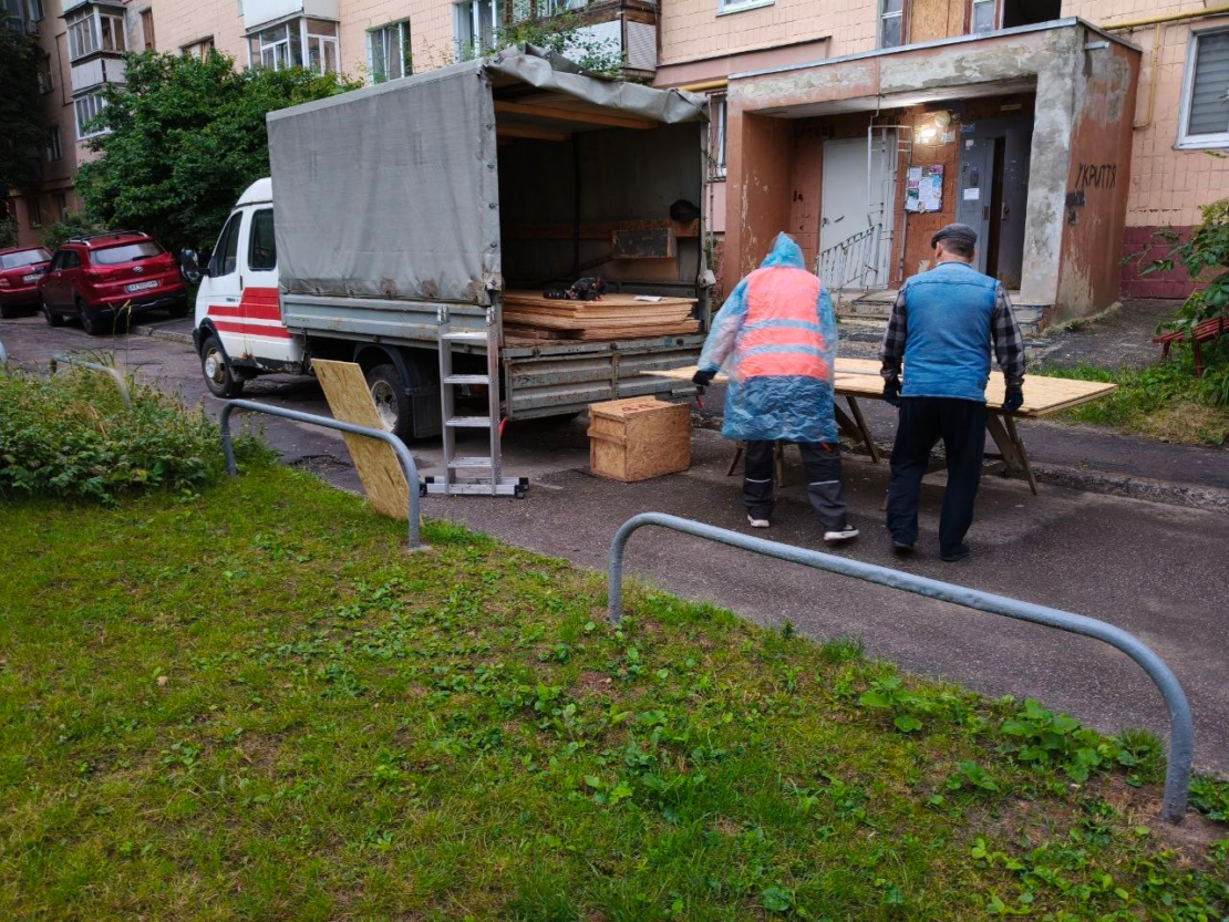 У Харкові комунальники усувають наслідки ворожих атак (фото)