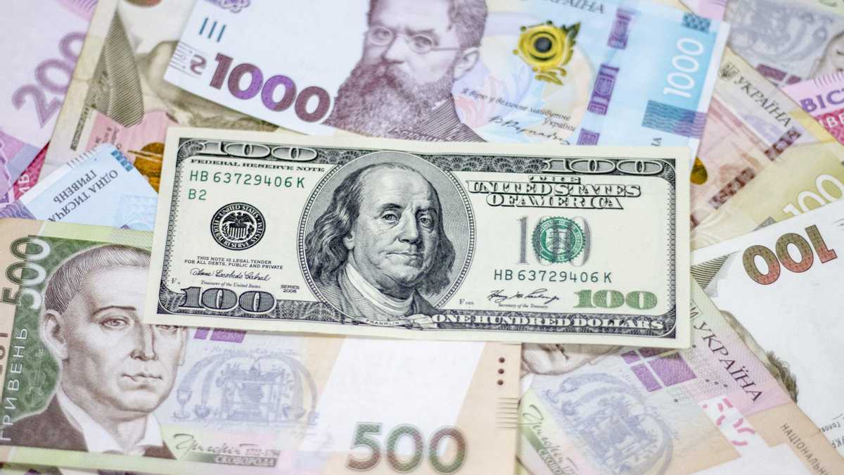 Україна отримала майже 600 млн доларів на соцвиплати