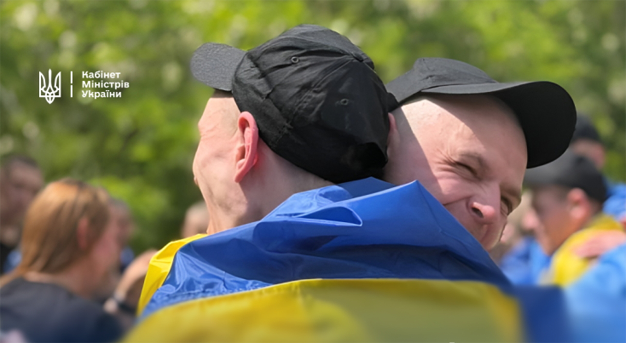 Уряд розширив виплати для військових, звільнених з полону