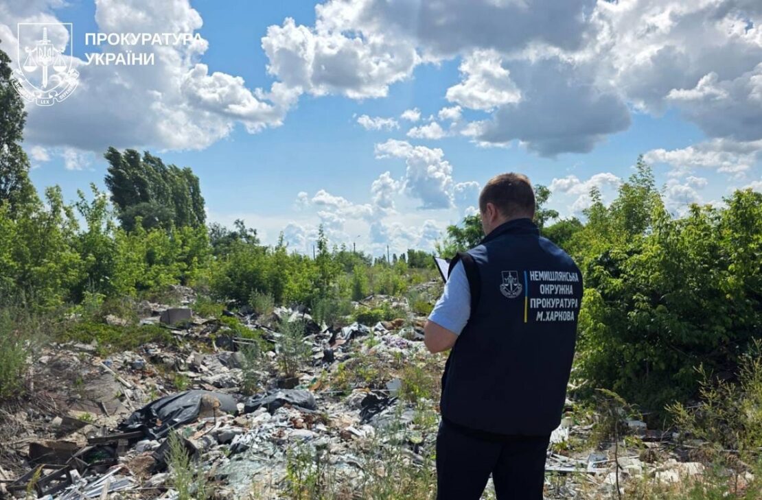 У Харкові землекористувач перетворив ділянку на сміттєзвалище