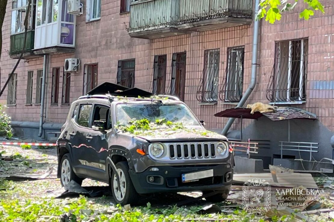 Фото з місця ракетного удару по Немишлянському району Харкова