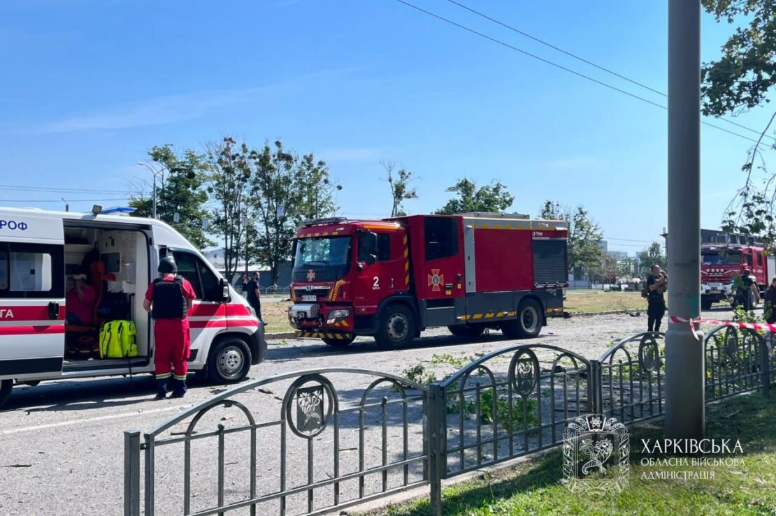 Фото з місця ракетного удару по Немишлянському району Харкова