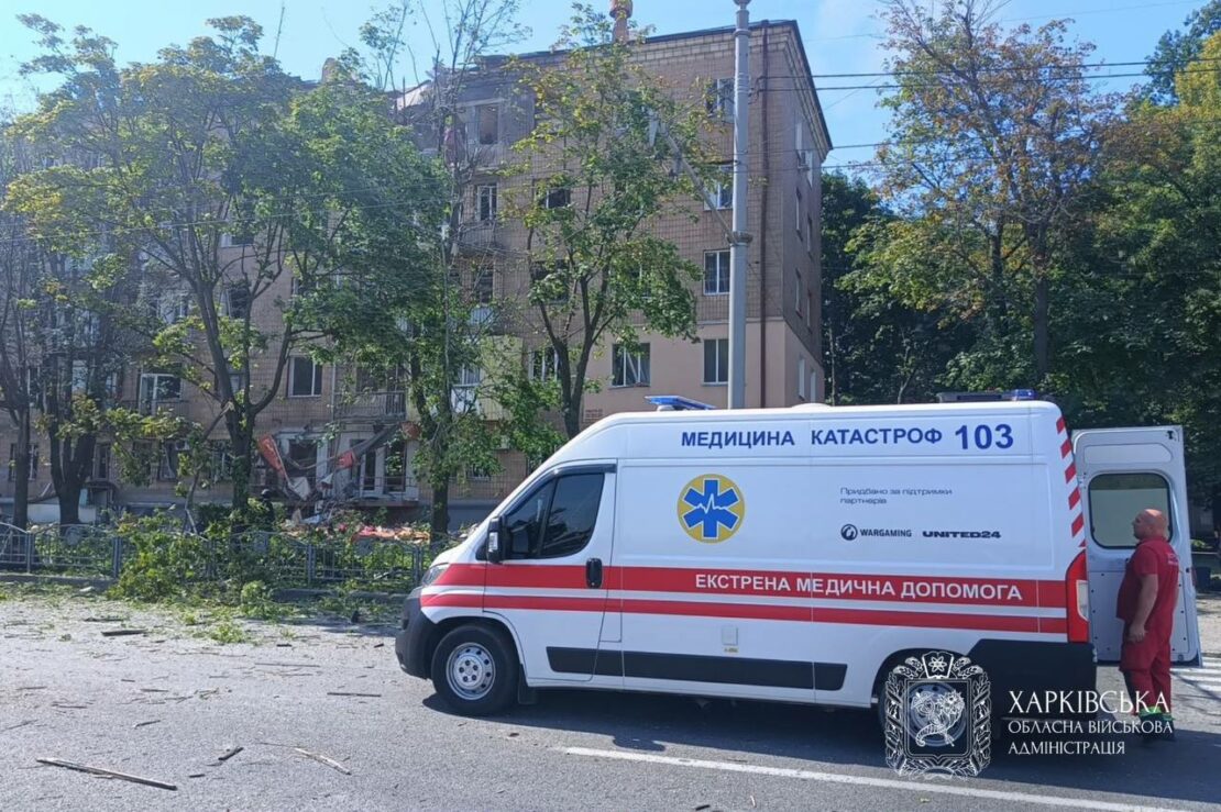 Фото з місця ракетного удару по Немишлянському району Харкова