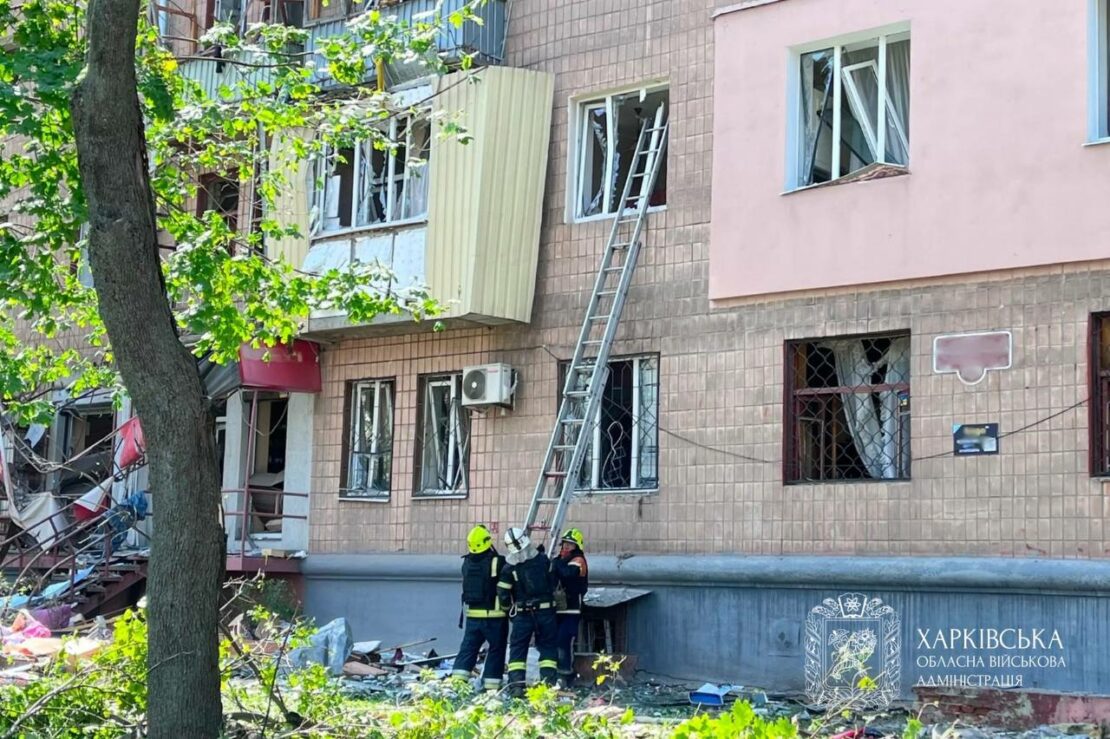 Фото з місця ракетного удару по Немишлянському району Харкова