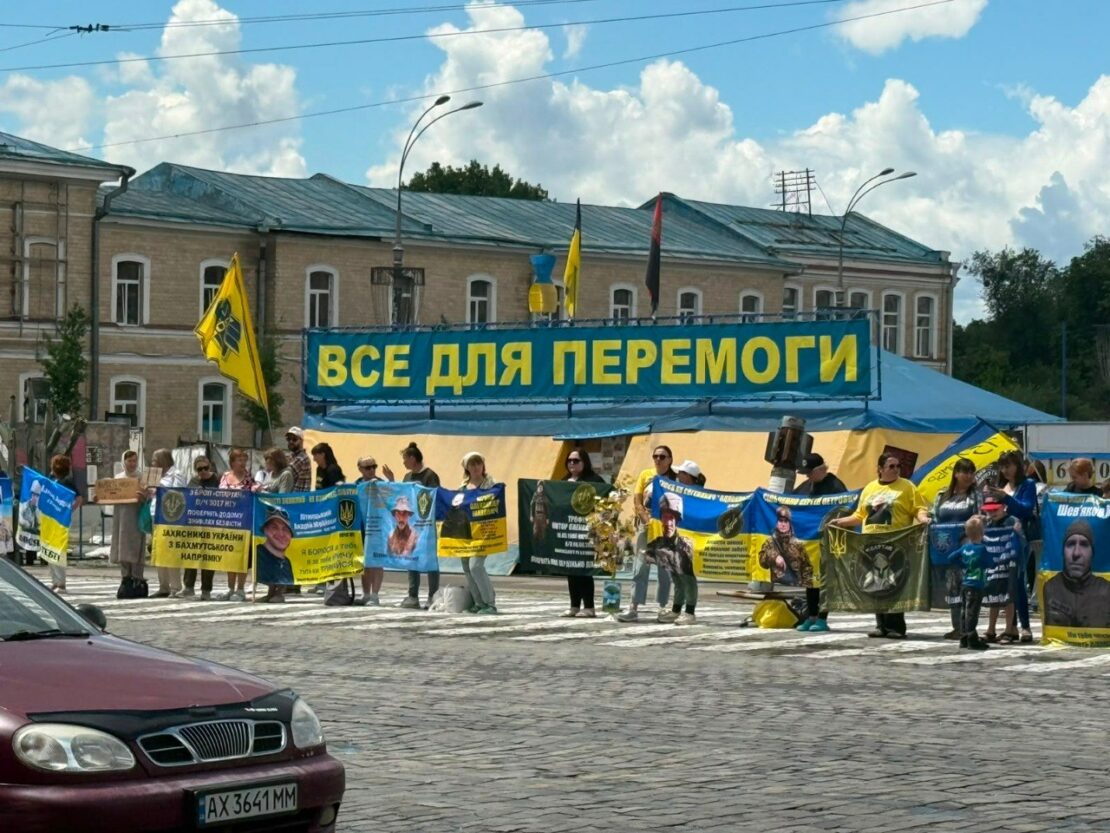 Харків'яни провели акцію-нагадування про полонених захисників