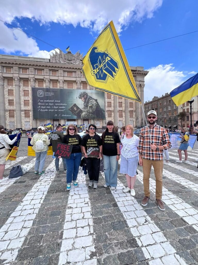 Харків'яни провели акцію-нагадування про полонених захисників