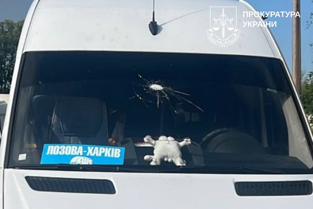 На Харківщині уламки ворожого БпЛА пошкодили рейсовий автобус