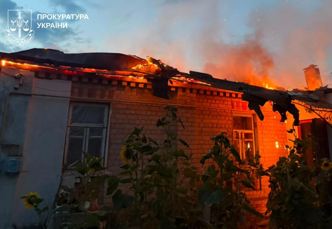 Вночі ворожі дрони атакували три райони Харкова (фото)